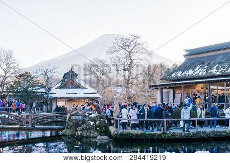 Yamanashi, Japan-february 2,2019: Groups Tourists Looking Fish In Clear Pool Mineral Water Stream Fl