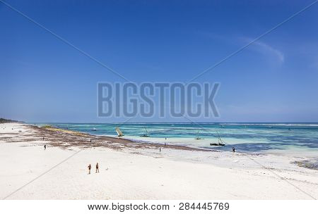 Diani Beach, Kenya - October 13, 2018: Amazing Diani Beach Seascape With White Sand And Turquoise In