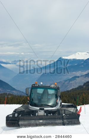 Paesaggio con gatto delle nevi