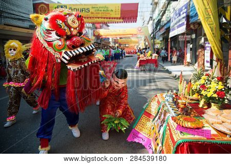 Nakorn Sawan , Thailand - February 8 , 2019 : Unidentified People Show Of The Lion Haka Dancing In P