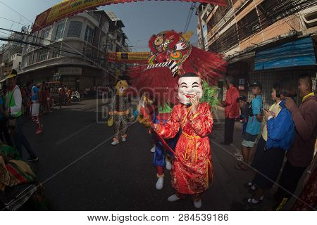 Nakorn Sawan , Thailand - February 8 , 2019 : Unidentified People Show Of The Lion Haka Dancing In P