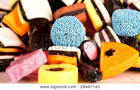 Bonbons Allsorts couché ensemble