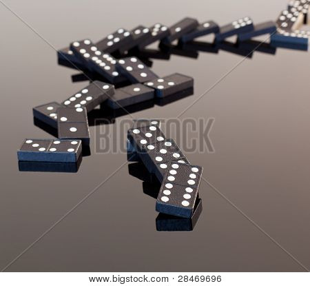 Domino kollapsede på reflekterende overflade