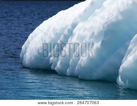 Icebergs Of Newfoundland And Labrador, Twillingate, Canada