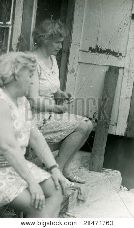 Két nő (ötvenes) vintage fotó