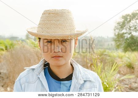 The Girl Wears A Hat In The Grass Desho Grass.