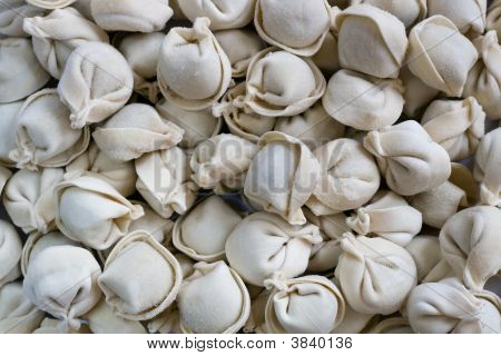 Dondurulmuş mantı veya Pelmeni