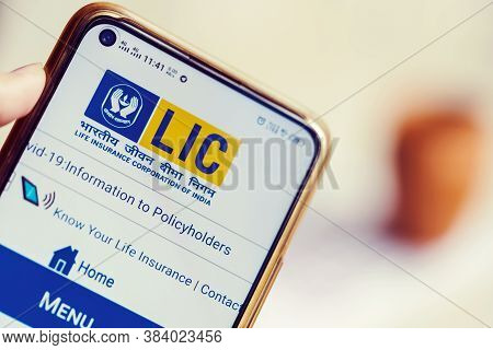 Kolkata, West Bengal, India, September 6, 2020 : Lic Ipo Background. Website Of Life Insurance Corpo