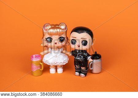 L.o.l. Surprise Supreme Bffs Limited Edition 2 Pack With The Bride And Groom On An Orange Background