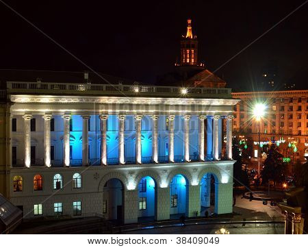 Tarihi bina geceleri. Kiev Konservatuarı, Ukrayna