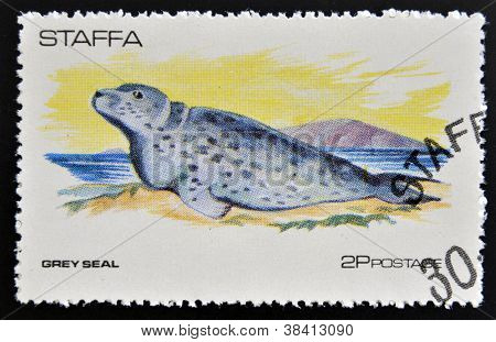 STAFFA - por volta de 1973: selo imprimido no selo de mostra cinza Staffa por volta de 1973
