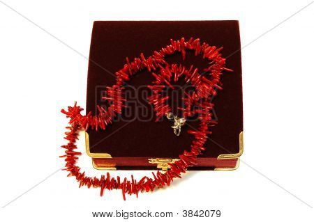 Bright red Korallenkugeln (Halskette) und crimson Velvet-box