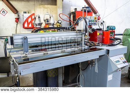 Equipment For Welding Metals In A Protective Inert Gas Environment. Overlap Welding Machine.