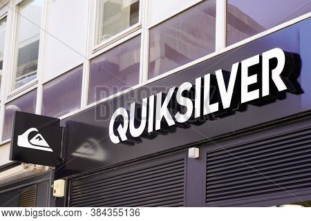 Bordeaux , Aquitaine / France - 09 01 2020 : Quiksilver Text Sign And Logo Front Of Shop Building Fa