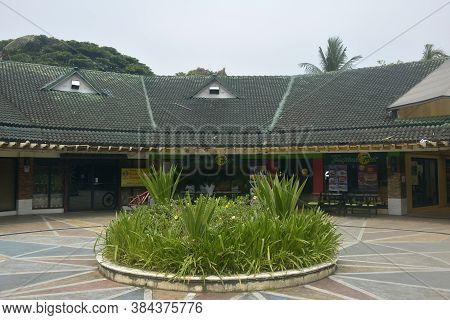 Quezon City, Ph - Oct 6 - Tropical Hut At Quezon Memorial Circle Branch On October 6, 2018 In Quezon