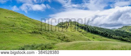 Beautiful Grassland, Prairie In Taoyuan Valley, Caoling Mountain Trail Passes Over The Peak Of Mt. W