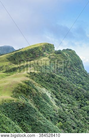 Beautiful Grassland, Prairie In Taoyuan Valley, Caoling Mountain Trail Passes Over The Peak Of Mt. W