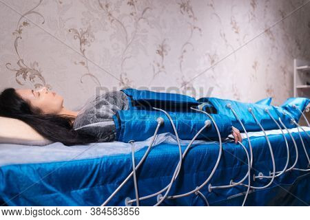Patient Use Modern Pressotherapy Machine For Slimming In Spa Salon