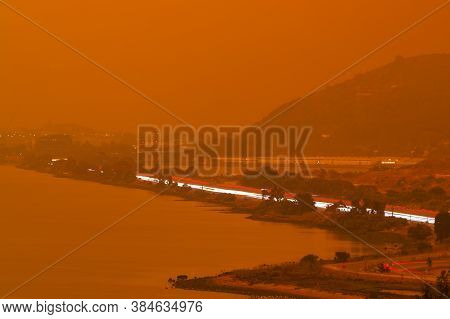 Thick Orange Haze Above San Francisco Bay On September 9 2020 From Record Wildfires In Californa, Da