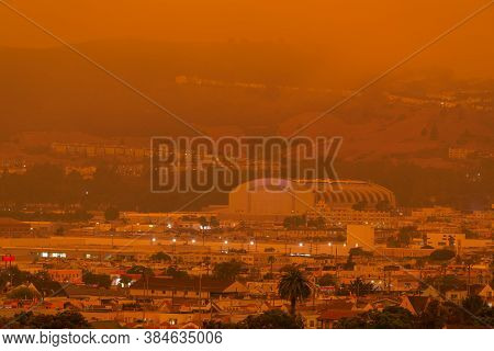 Thick Orange Haze Above San Francisco On September 9 2020 From Record Wildfires In Californa, Daytim