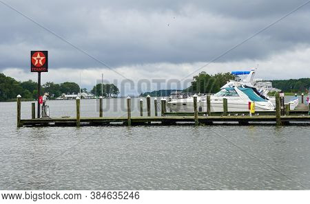 Cobb Island, Maryland, U.s.a - August 15, 2020 - A Boat Next To The Gas Pump On The Dock By The Bay