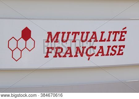 Bordeaux , Aquitaine / France - 09 01 2020 : Mutualite Francaise Sign Text And Logo Of French Non-pr