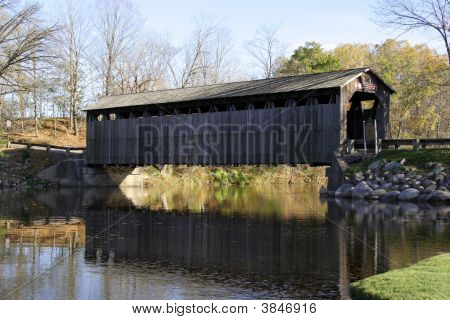 überdachte Brücke