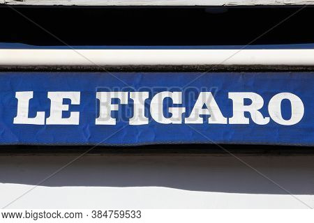 Belleville, France - August 23, 2020: Le Figaro Advertising On A Building. Le Figaro Is A French Dai