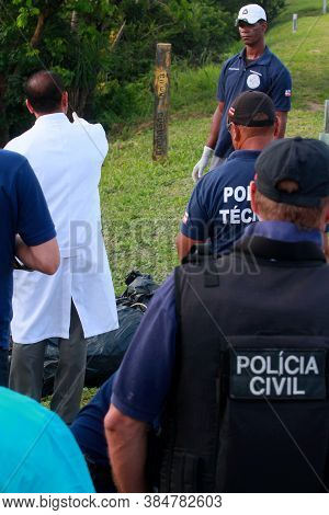 Salvador, Bahia / Brazil - November 19, 2013: Police Investigate The Death Of A Man On The Ba 526 Hi