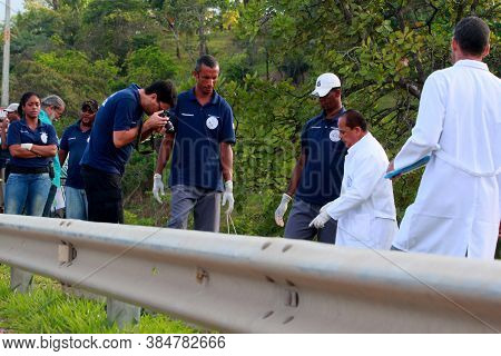 Salvador, Bahia / Brazil - November 19, 2013: Police Investigate The Death Of A Man On The Ba 526 Hi