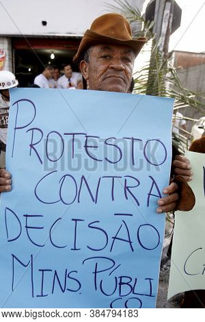 Salvador, Bahia / Brazil - July 2, 2015: Cowboys Protest The Ban On The Use Of Horses During The Jul