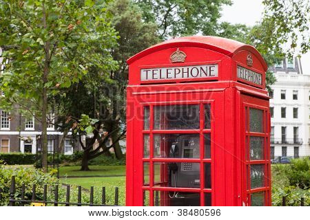 Londýn Symbol červený telefon Box rezidenční čtvrti pozadí