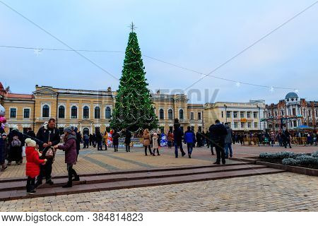 Kropyvnytskyi, Ukraine - January 1, 2018: Unidentified People Walking On Central City Square During 
