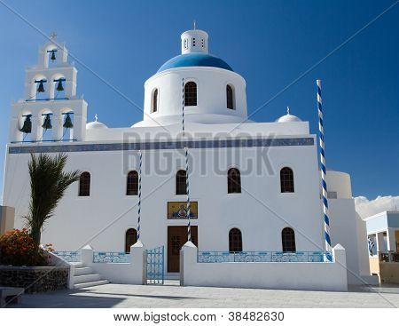 traditionelle weiÃŸe Kirche von Panagia Platsani Oia Insel Santorini