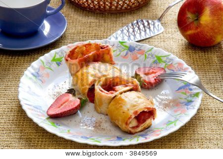 Çilek Strudel