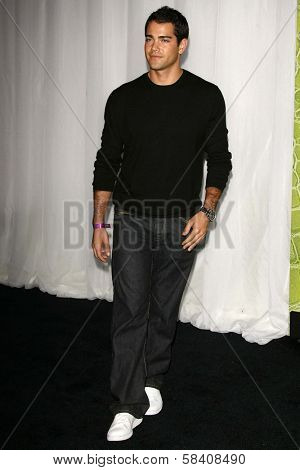 LOS ANGELES - NOVEMBER 02: Jesse Metcalfe at the Motorola 8th Anniversary Party at Hollywood Palladium on November 02, 2006 in Hollywood, CA.