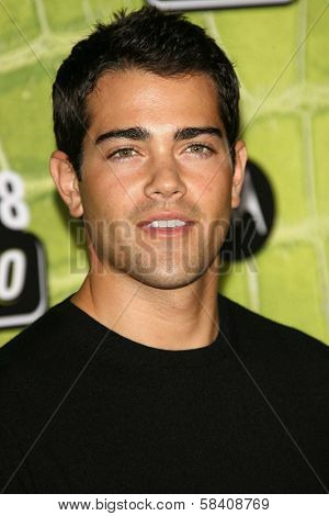 LOS ANGELES - NOVEMBER 02: Jesse Metcalfe at the Motorola 8th Anniversary Party at Hollywood Palladium on November 02, 2006 in Hollywood, CA.