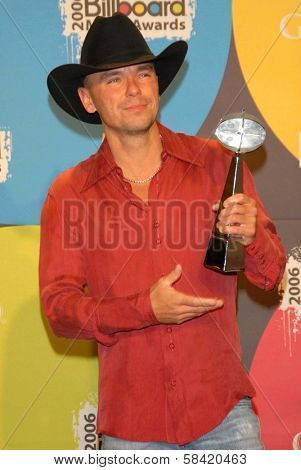 LAS VEGAS - DECEMBER 04: Kenny Chesney in the press room at the 2006 Billboard Music Awards, MGM Grand Hotel December 04, 2006 in Las Vegas, NV