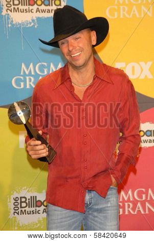 LAS VEGAS - DECEMBER 04: Kenny Chesney in the press room at the 2006 Billboard Music Awards, MGM Grand Hotel December 04, 2006 in Las Vegas, NV