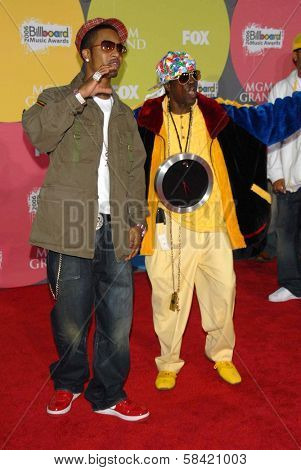 LAS VEGAS - DECEMBER 04: Chingy and Flavor Flav arriving at the 2006 Billboard Music Awards, MGM Grand Hotel December 04, 2006 in Las Vegas, NV