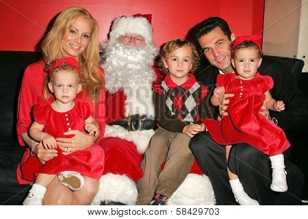 WEST HOLLYWOOD - DECEMBER 09: Cindy Margolis with Guy Starkman and children Sabrina, Nicholas and Sierra at Stuff-A-Thon benefitting Children In Crisis December 09, 2006 in Guys, West Hollywood, CA.
