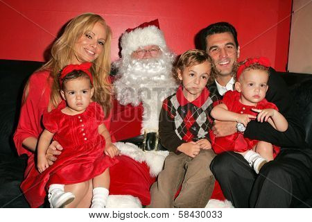 WEST HOLLYWOOD - DECEMBER 09: Cindy Margolis with Guy Starkman and children Sabrina, Nicholas and Sierra at Stuff-A-Thon benefitting Children In Crisis December 09, 2006 in Guys, West Hollywood, CA.