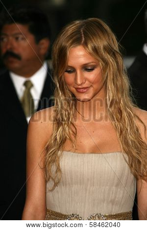 LOS ANGELES - NOVEMBER 21: Ashlee Simpson at the 34th Annual American Music Awards at Shrine Auditorium November 21, 2006 in Los Angeles, CA