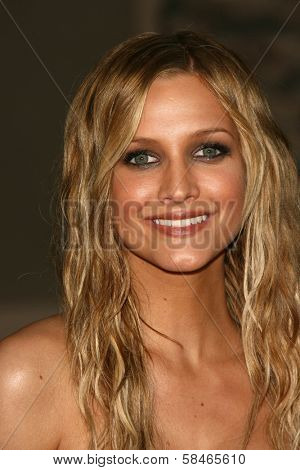 LOS ANGELES - NOVEMBER 21: Ashlee Simpson at the 34th Annual American Music Awards at Shrine Auditorium November 21, 2006 in Los Angeles, CA