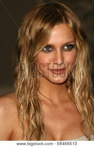 LOS ANGELES - NOVEMBER 21: Ashlee Simpson at the 34th Annual American Music Awards at Shrine Auditorium November 21, 2006 in Los Angeles, CA