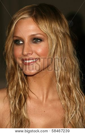LOS ANGELES - NOVEMBER 21: Ashlee Simpson at the 34th Annual American Music Awards at Shrine Auditorium November 21, 2006 in Los Angeles, CA