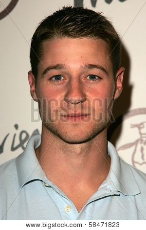 LOS ANGELES - NOVEMBER 02: Benjamin McKenzie at the Grand Opening of 