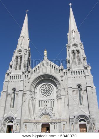 Svatyně a katedrála na Ste Anne de Beaupre v Quebecu