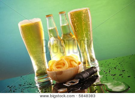 Tall golden kühles Bier