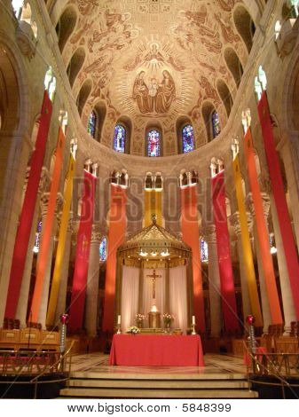 Svatyně a katedrála na Ste Anne de Beaupre v Quebecu